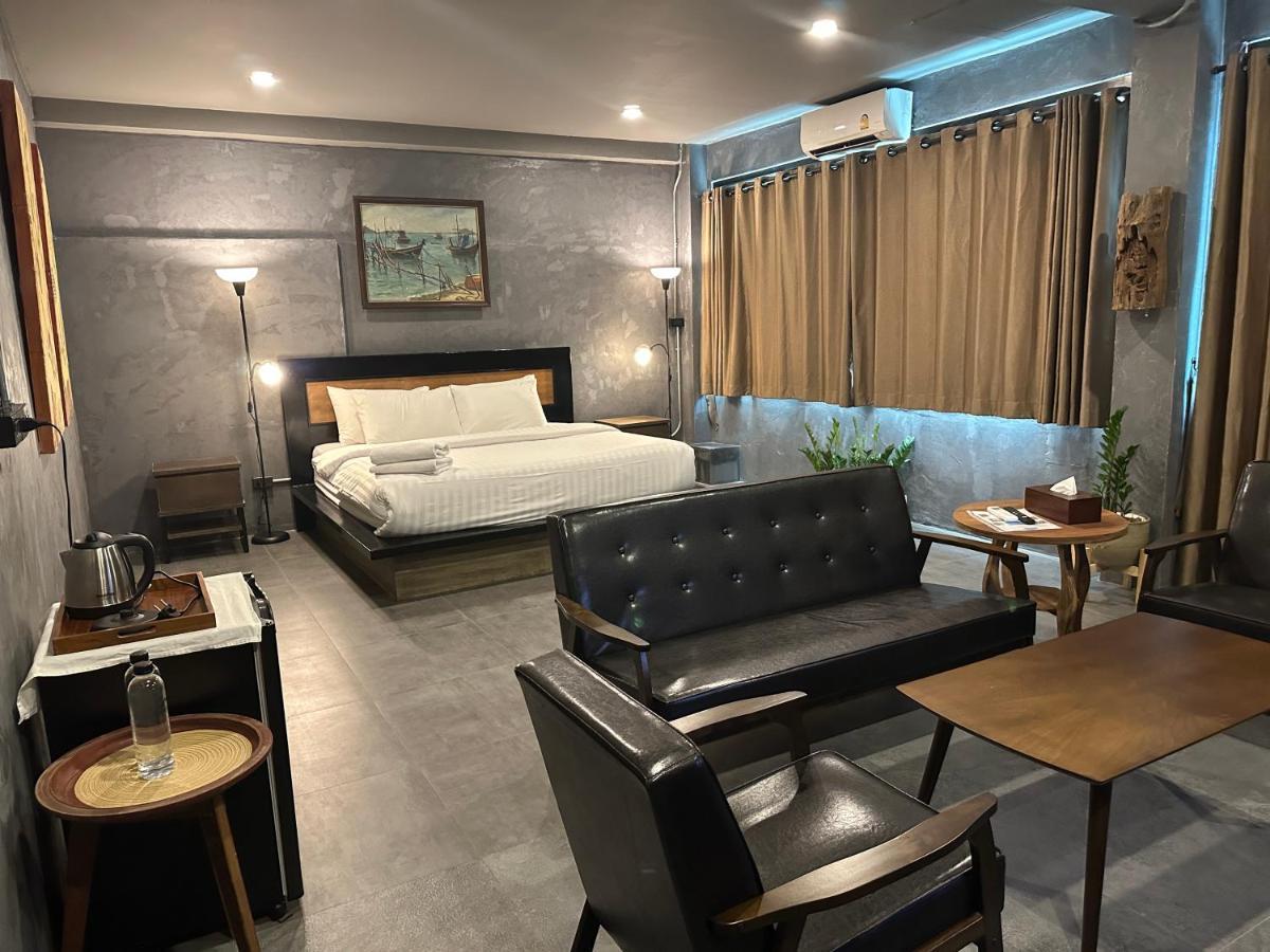 Premier Hostel *