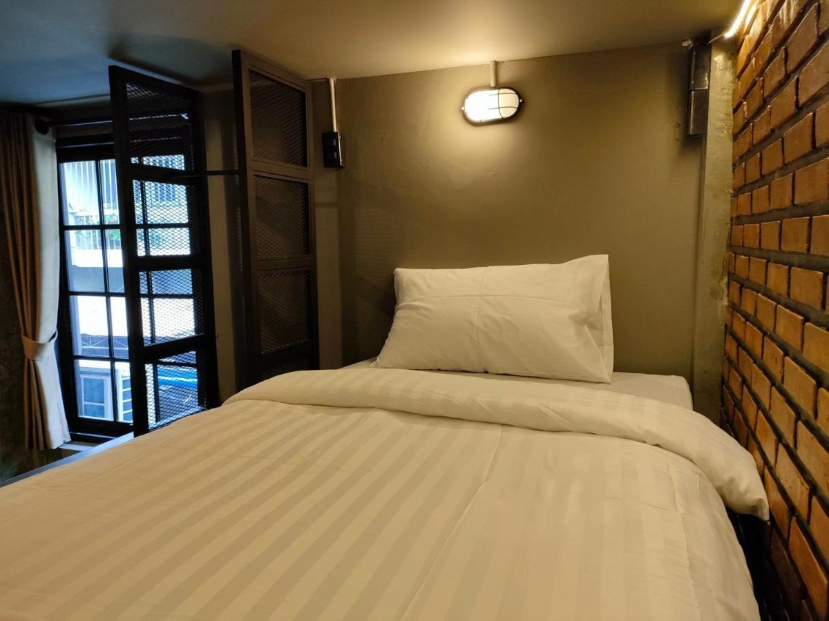 Premier Hostel *
